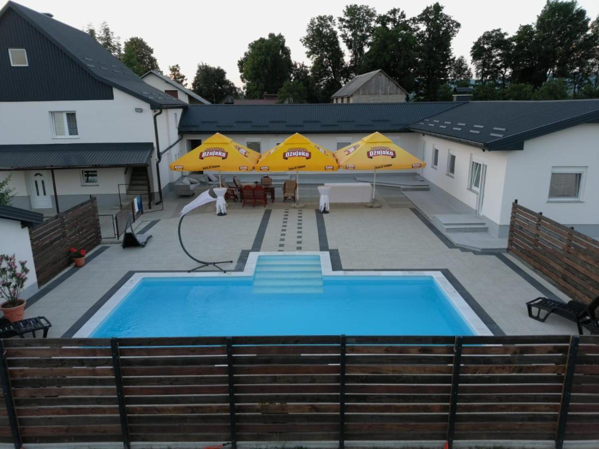 Apartmani Albatros Perusic Exterior foto