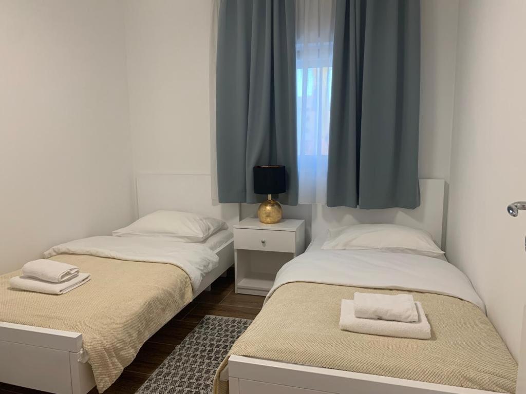 Apartmani Albatros Perusic Exterior foto