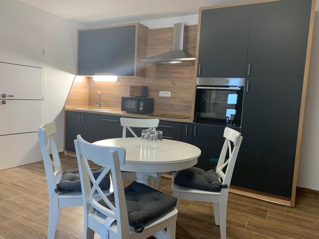 Apartmani Albatros Perusic Exterior foto