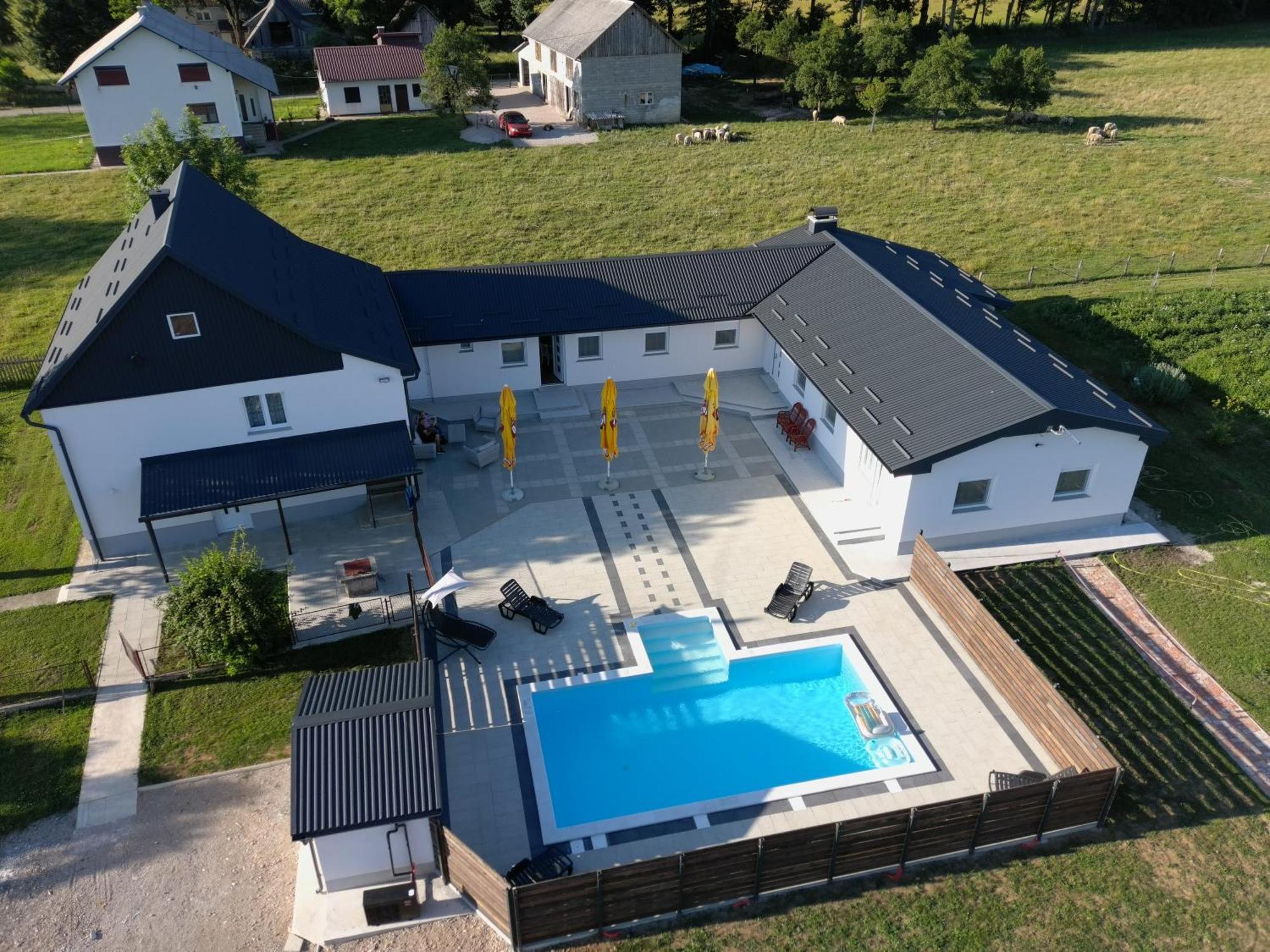 Apartmani Albatros Perusic Exterior foto